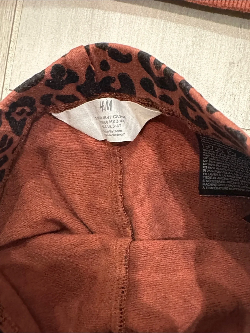H&M 4T Leopard Print Leggings and Sweatshirt Matc Set with Gray Heart Leggings